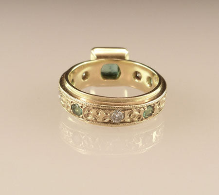 Gemstone-Platform-Ring-Gold-Emerald-Back